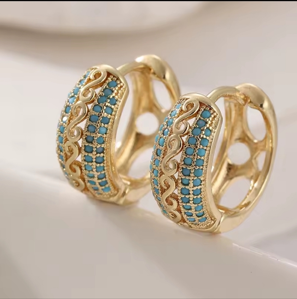 Elegant And Retro Hollowed-out Small Ring Earrings